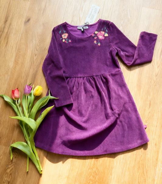 Velvet ribbed dress with floral embroidery in dark grape