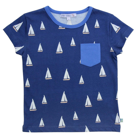T-Shirt with sailboat print in navy and white