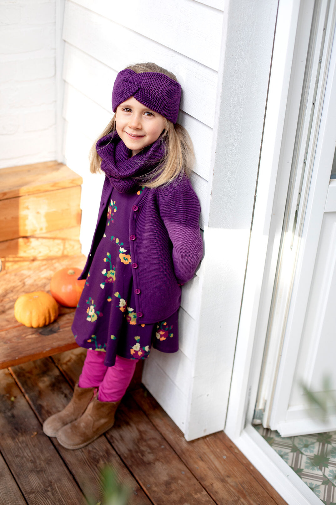 Drehkleid mit großem Blumenmuster in dunklem Traubenrot